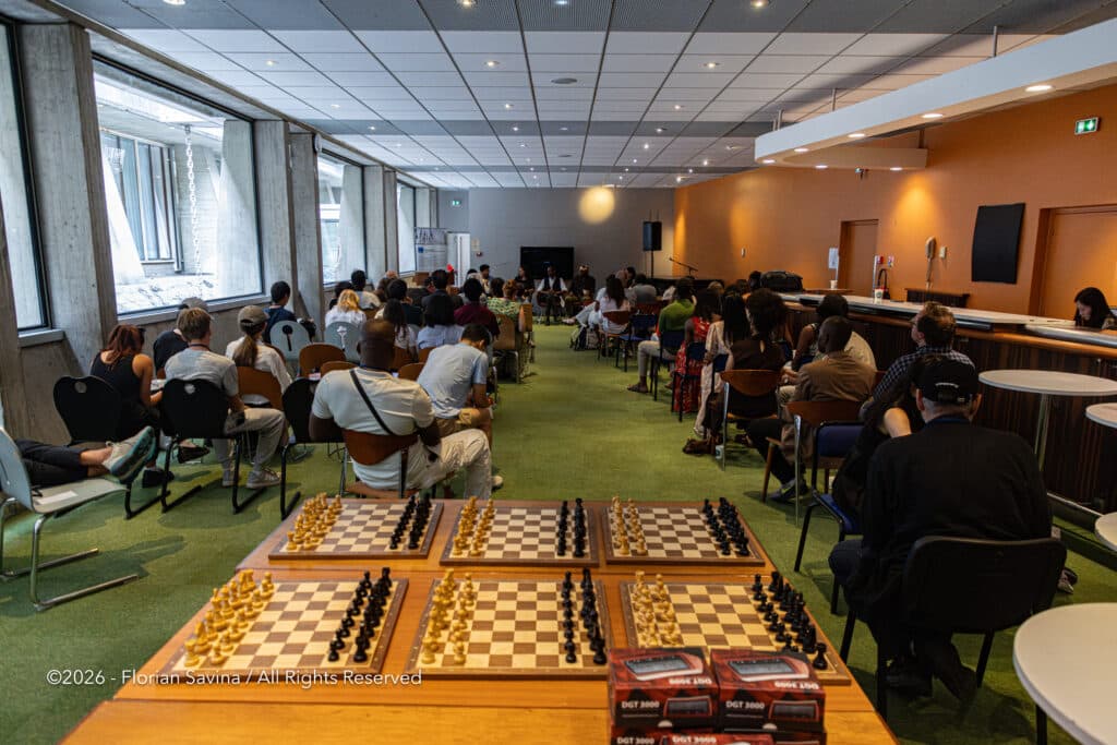 Closing session before the chess exhibition